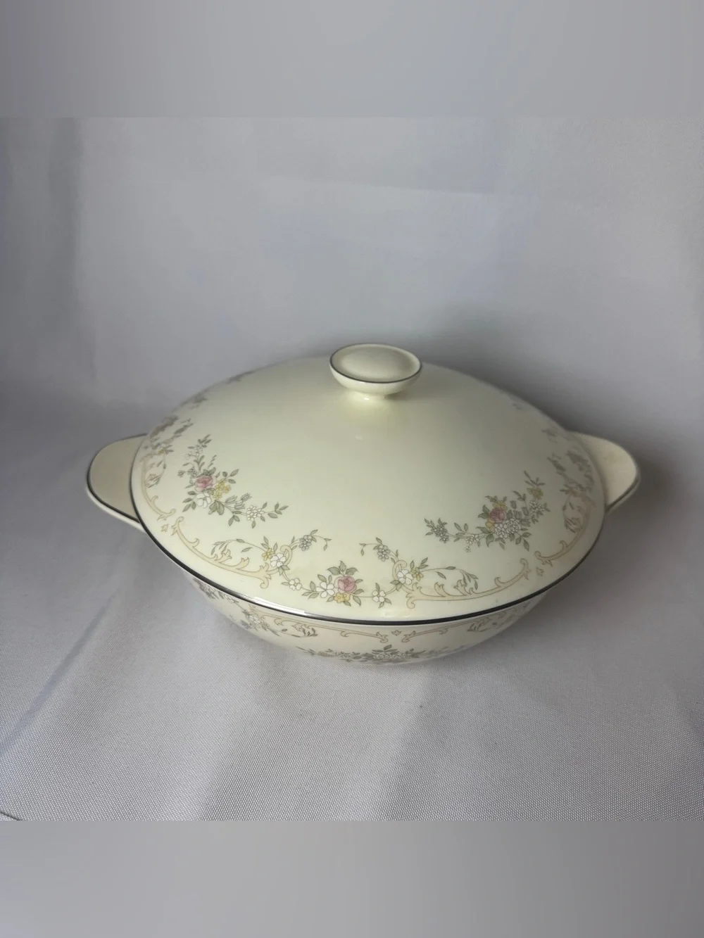 Royal Doulton Diana Covered Vegetable Serving Dish Bowl Romance Collection Notes